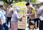 Jumat-Berkah-Polsek-Taman-Bagikan-Makanan-Gratis