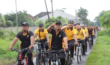 Keliling-Kampung-Bersepeda-Kapolres-Kediri-Ajak-Warga-Jaga-Lingkungan