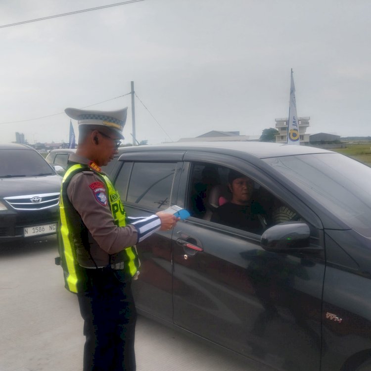 Polda Jatim Terapkan Mobile Reader di Gerbang Tol Situbondo Barat