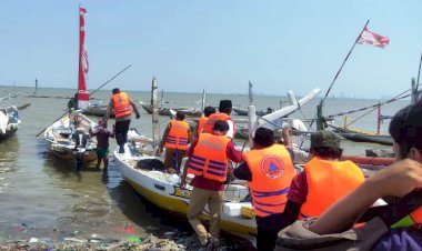 Sinergitas-Tiga-Pilar,-Polisi-di-Bangkalan-Patroli-Laut-Cegah-Gesekan-Antar-Nelayan