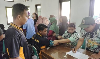 Soliditas-Sinergitas,-Anggota-Polresta-Sidoarjo-Turut-Donor-Darah-di-Kodim-0816-Sidoarjo