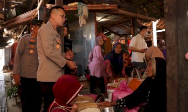 Bersama-Satgas-Pangan-Kapolres-Ponorogo-Cek-Pasar-Jambon-Pantau-Harga-dan-Stok-Bahan-Pokok
