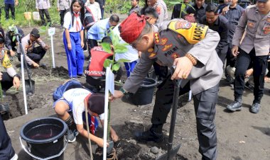 Pemkab-Banyuwangi-Apresiasi-Penanaman-2000-Pohon-Mangrove-oleh-Polri