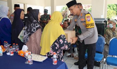 Gelar-Jum'at-Curhat-Polres-Pasuruan-Salurkan-Bantuan-Sosial-untuk-Warga-Lemahbang