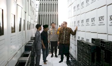 Kapolres-Mojokerto-Kota-Bersama-Walikota-Kunjungi-Gudang-KPU-Pastikan-Logistik-Aman