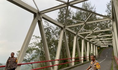 Kapolres-Mojokerto-Pantau-Jalur-Ekstrem-Mojokerto---Batu-di-Operasi-Ketupat-Semeru-2024