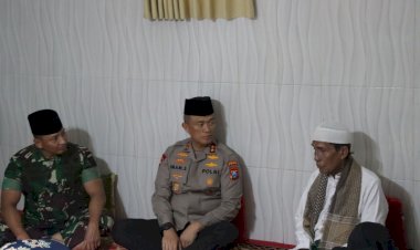 Jelang-Pilkada-Serentak-2024-Kapolda-Jatim-Kunjungi-Tokoh-Ulama-dan-Pengasuh-Ponpes-di-Sampang