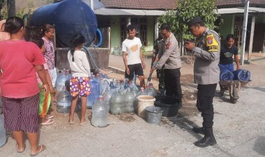 Polisi-Kembali-Salurkan-10-Ribu-Liter-Air-Bersih-Untuk-Warga-Rejotangan-Tulungagung