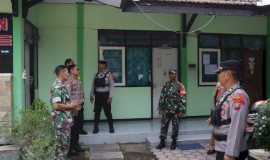 Polres-Situbondo-Bersama-TNI,-Sinergi-Gelar-Patroli-Pastikan-Masa-Tenang-Jelang-Coblosan-Pilkada-Aman