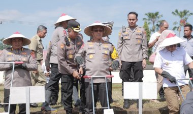 Kapolda-Jatim-dan-Pj.Gubernur-Tanam-Jagung-Serentak-1-Juta-Hektar-di-Blitar-Untuk-Ketahanan-Pangan-Nasional