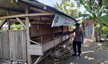 Bhabinkamtibmas-Desa-Modong-Cek-Peternakan-Kambing-Dukung-Ketahanan-Pangan-Polresta-Sidoarjo