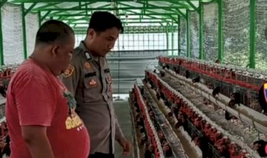 Bhabinkamtibmas-Desa-Bungurasih-Lakukan-Pendampingan-Peternak-Ayam-untuk-Dukung-Ketahanan-Pangan
