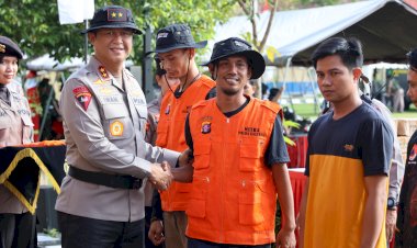 Tanggap-Bencana-Karhutla,-Alumni-Akabri-91-Salurkan-9-Mesin-Pompa-Air-dan-Alat-Pemadam-Api-ke-Polda-Kalteng