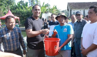 Dukung-Program-Ketahanan-Pangan,-Polres-Blitar-Kota-Budidaya-Ikan-Bersama-Warga