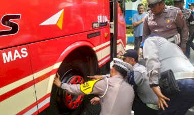 Operasi-Zebra-Semeru-Polres-Malang-Gelar-Ramp-Check-di-Terminal-Kepanjen