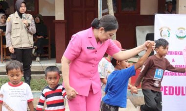 Polda-Jatim-Berikan-Trauma-Healing-untuk-Anak---anak-di-Pengungsian-Dampak-Erupsi-Gunung-Semeru